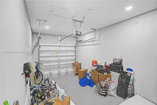 7952 NW 198th St, Hialeah, FL 33015 - Photo 21