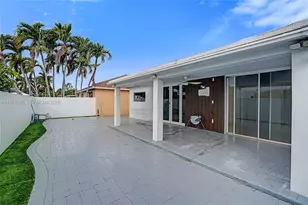 7952 NW 198th St, Hialeah, FL 33015 - Photo 35