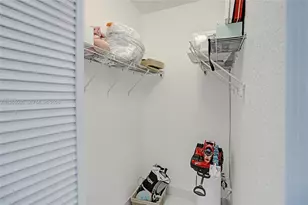 7952 NW 198th St, Hialeah, FL 33015 - Photo 23