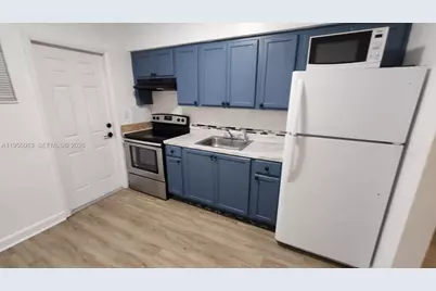 2729 NW 47th St, Miami, FL 33142 - Photo 11