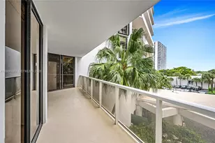 20281 E Country Club Dr, Aventura, FL 33180 - Photo 21