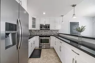 901 NW 22nd Pl, Miami, FL 33125 - Photo 9