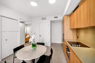 121 NE 5th St, Miami, FL 33132 - Photo 7