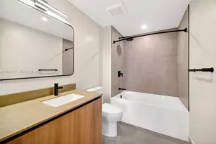 121 NE 5th St, Miami, FL 33132 - Photo 13