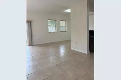 11601 NW 89th St #107, Doral, FL 33178 - Photo 5