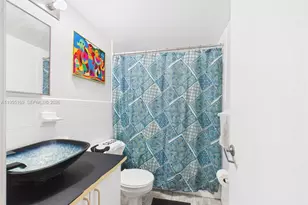 104 SW 9th St, Miami, FL 33130 - Photo 9