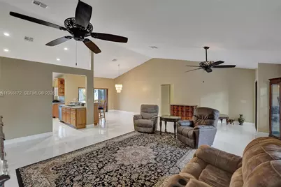 3187 Beechberry Cir, Davie, FL 33328 - Photo 13