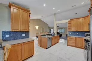 3187 Beechberry Cir, Davie, FL 33328 - Photo 11