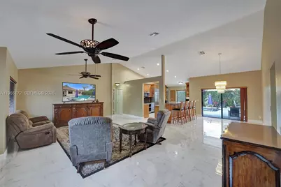 3187 Beechberry Cir, Davie, FL 33328 - Photo 9