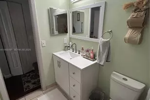 200 W Palm Cir W, Pembroke Pines, FL 33025 - Photo 17