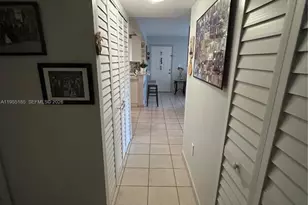 200 W Palm Cir W, Pembroke Pines, FL 33025 - Photo 19