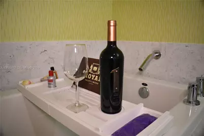 253 NE 2nd St #2402, Miami, FL 33132 - Photo 9