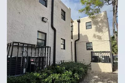 1068 NW 5th St, Miami, FL 33128 - Photo 11