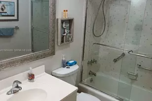 400 Kings Point Dr, Sunny Isles Beach, FL 33160 - Photo 5