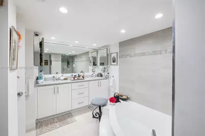 1000 Quayside Ter #1107, Miami, FL 33138 - Photo 19