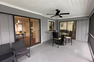 323 W Canterbury Dr W, Riviera Beach, FL 33407 - Photo 27