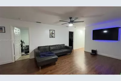 323 W Canterbury Dr W, Riviera Beach, FL 33407 - Photo 13