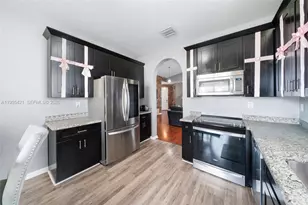 1097 NE 40th Rd, Homestead, FL 33033 - Photo 9