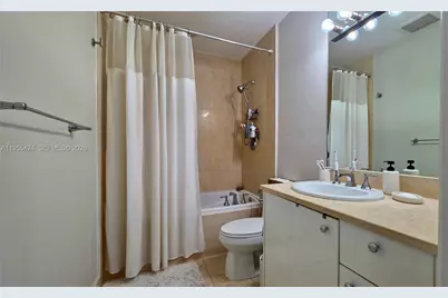 20000 E Country Club Dr #402, Aventura, FL 33180 - Photo 15