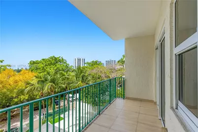 20000 E Country Club Dr #402, Aventura, FL 33180 - Photo 15