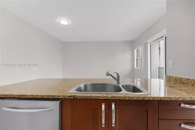 20000 E Country Club Dr #402, Aventura, FL 33180 - Photo 13