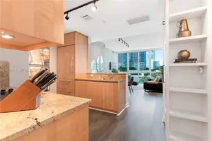 50 South Pointe Dr, Miami Beach, FL 33139 - Photo 3