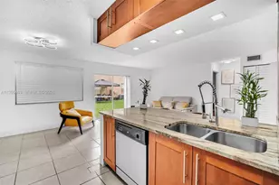 8606 SW 3rd St, Pembroke Pines, FL 33025 - Photo 9