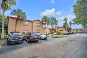 8606 SW 3rd St, Pembroke Pines, FL 33025 - Photo 23