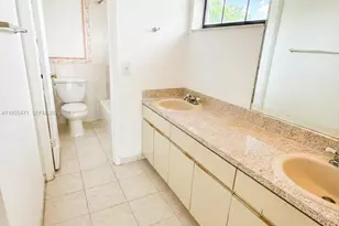 2582 W 56th St, Hialeah, FL 33016 - Photo 17