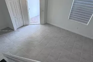 2721 SE 26th Rd, Homestead, FL 33035 - Photo 9