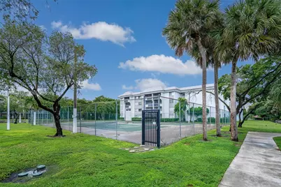 711 N Pine Island Rd #410, Plantation, FL 33324 - Photo 35