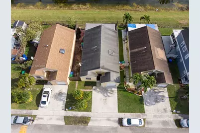 9936 W Daffodil Ln, Miramar, FL 33025 - Photo 27