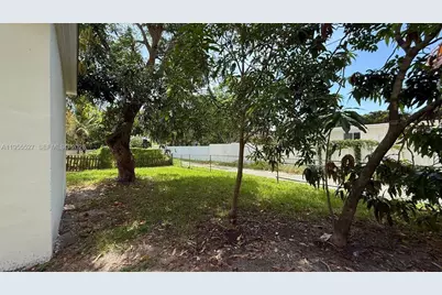 980 NE 146th St, North Miami, FL 33161 - Photo 41