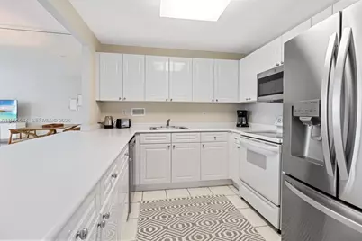 2301 Collins Ave #404, Miami Beach, FL 33139 - Photo 7