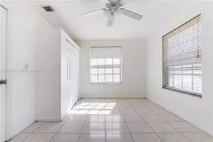 415 N 60th Way, Hollywood, FL 33024 - Photo 9