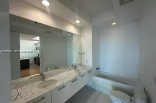 55 SE 6th St, Miami, FL 33131 - Photo 7