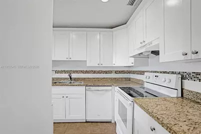 8914 Belle Aire Dr, Boca Raton, FL 33433 - Photo 27