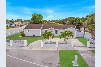 19897 NW 62nd Ave, Hialeah, FL 33015 - Photo 3