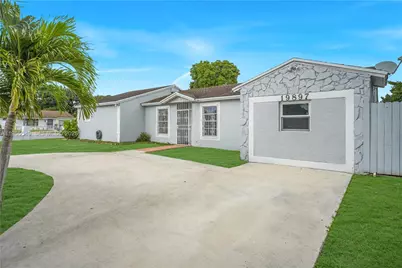 19897 NW 62nd Ave, Hialeah, FL 33015 - Photo 25