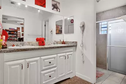 19897 NW 62nd Ave, Hialeah, FL 33015 - Photo 17