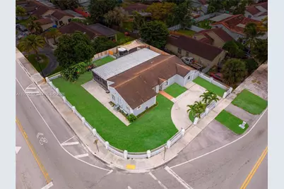 19897 NW 62nd Ave, Hialeah, FL 33015 - Photo 3