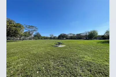 19897 NW 62nd Ave, Hialeah, FL 33015 - Photo 31