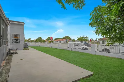 19897 NW 62nd Ave, Hialeah, FL 33015 - Photo 21