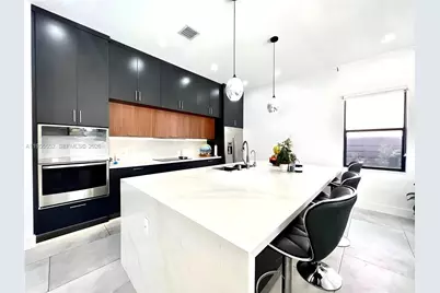 8900 NW 161st Ter, Miami Lakes, FL 33018 - Photo 7