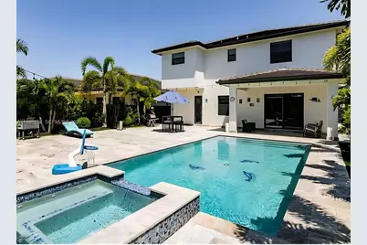 8900 NW 161st Ter, Miami Lakes, FL 33018 - Photo 9