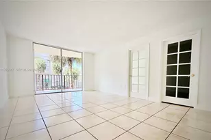 9310 Fontainebleau Blvd, Miami, FL 33172 - Photo 5