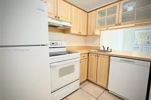 9310 Fontainebleau Blvd, Miami, FL 33172 - Photo 7