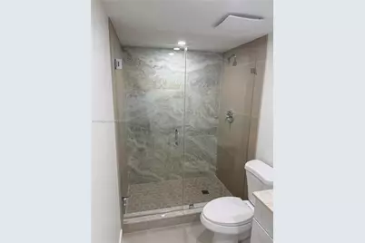 8005 Lake Dr #110, Doral, FL 33166 - Photo 9