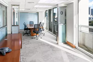 31 SE 5th St, Miami, FL 33131 - Photo 23
