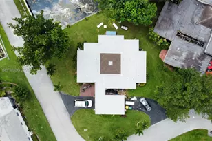 5700 White Hickory Cir, Tamarac, FL 33319 - Photo 5